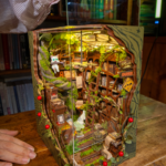 Cats Crossing Book Nook Kit - 图片 12